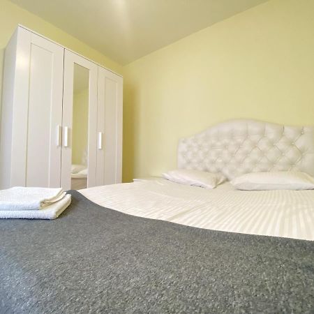 Entire New Apartment 20' From Barcelona Sabadell Buitenkant foto