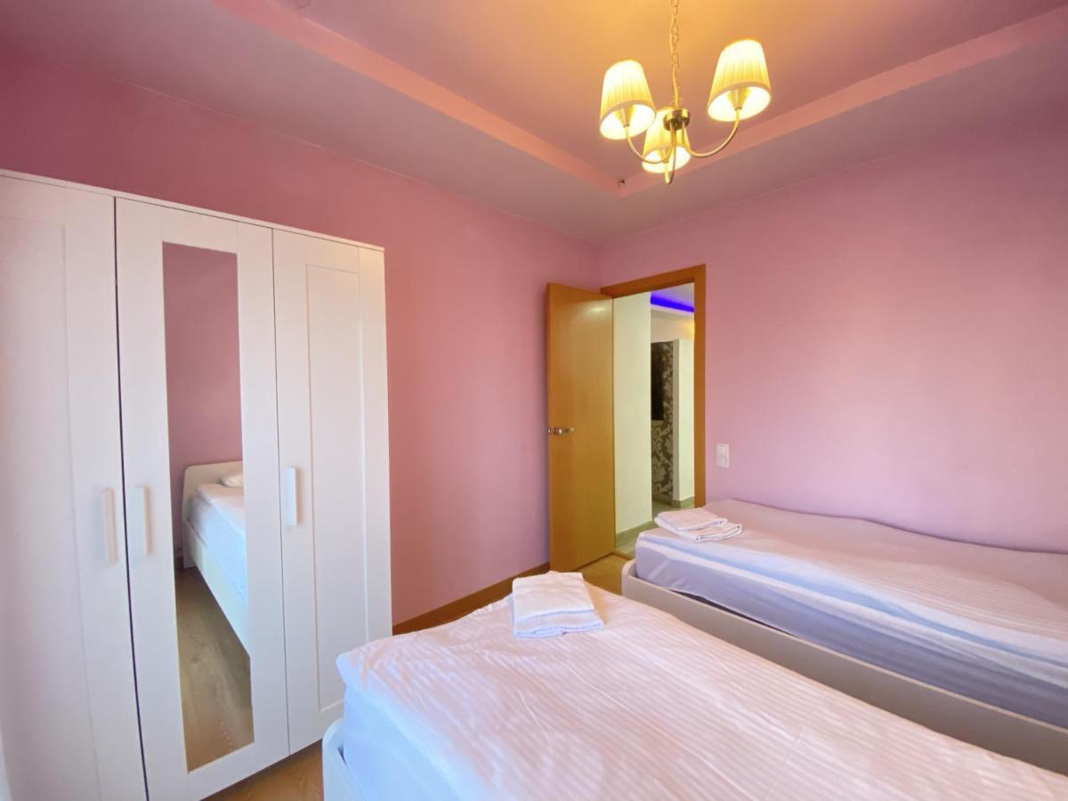 Entire New Apartment 20' From Barcelona Sabadell Buitenkant foto